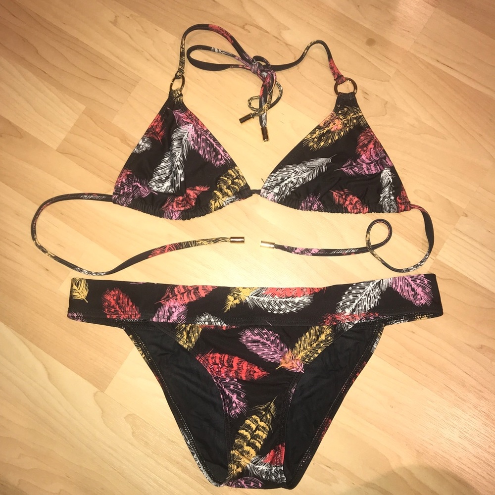 Radio Fiji bikini